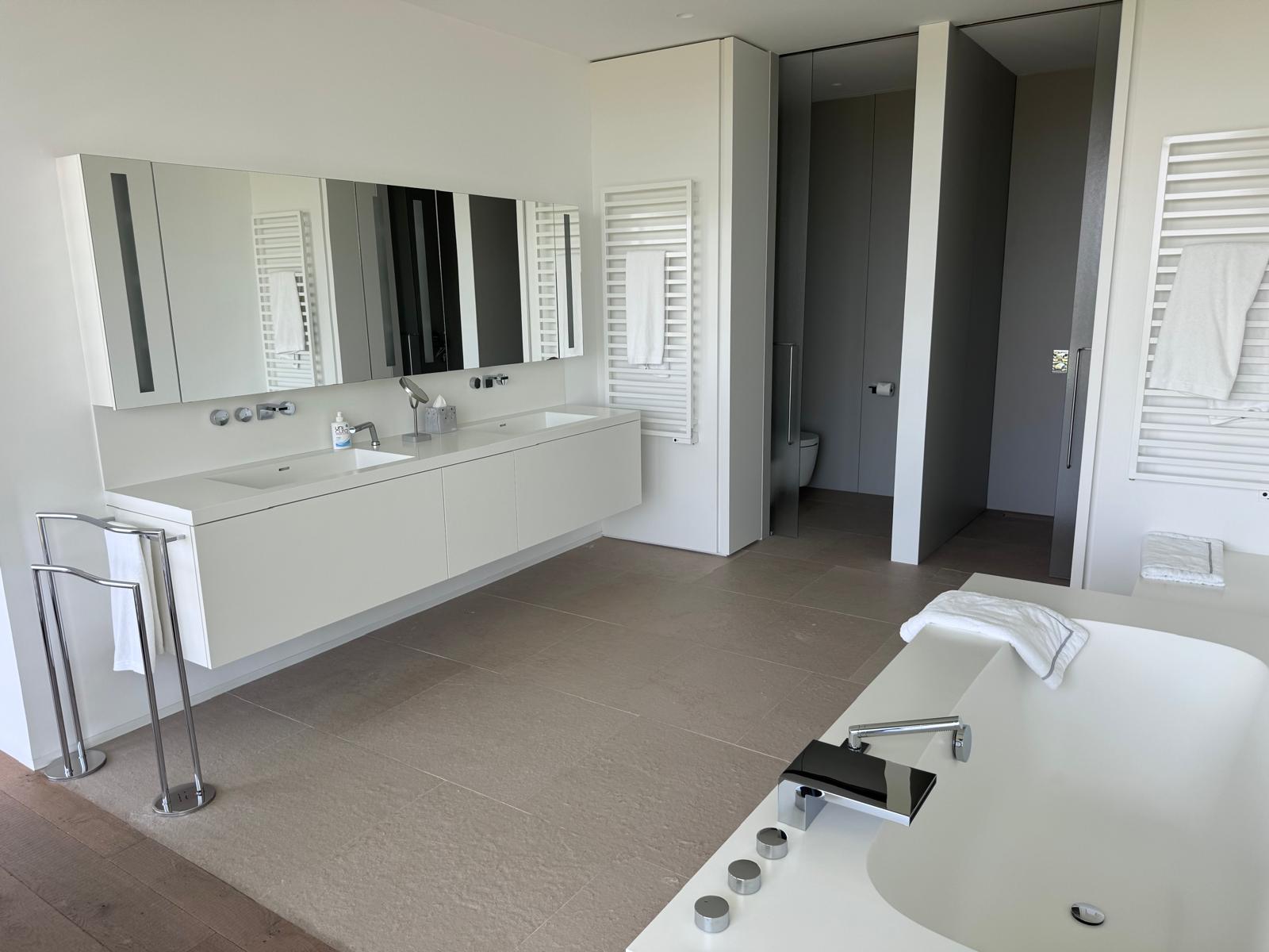 Salle de bains haut de gamme réalisée par SARL JBC